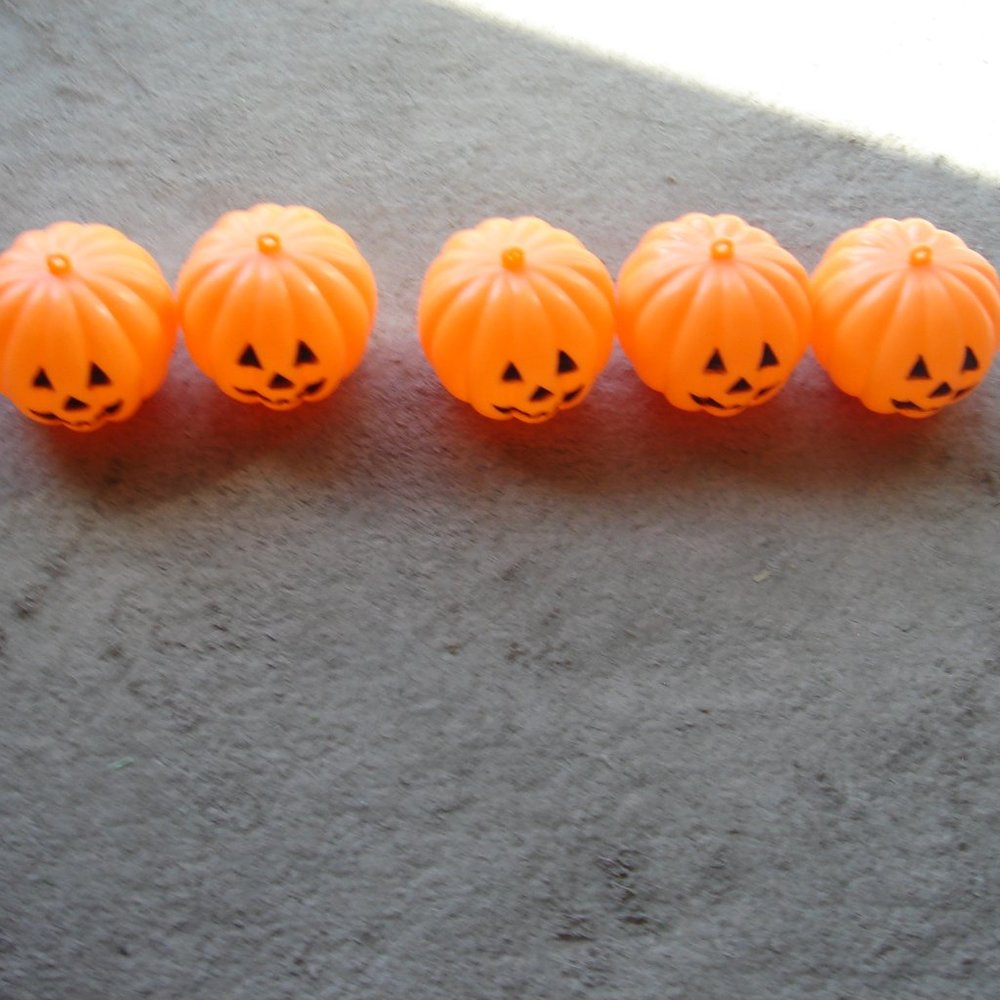 5 vintage hanging small pumpkins